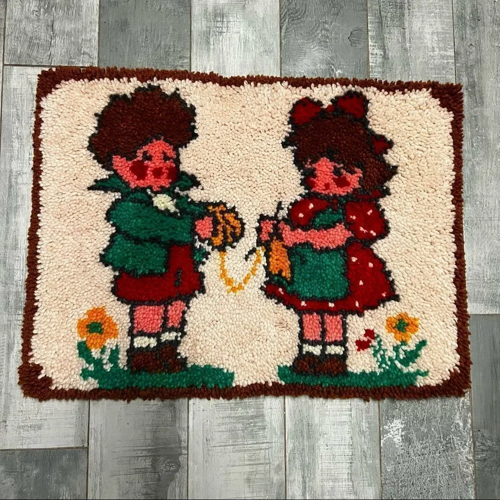 Vtg 70s Rug shaggy 28” Large grandma latch hook Boy Girl Knitting hanging art